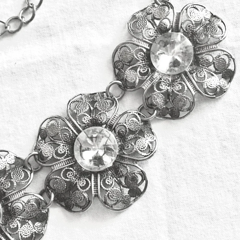 Vintage Silver Tone Filigree Flower Link Chocker Necklace Center Rhinestones
